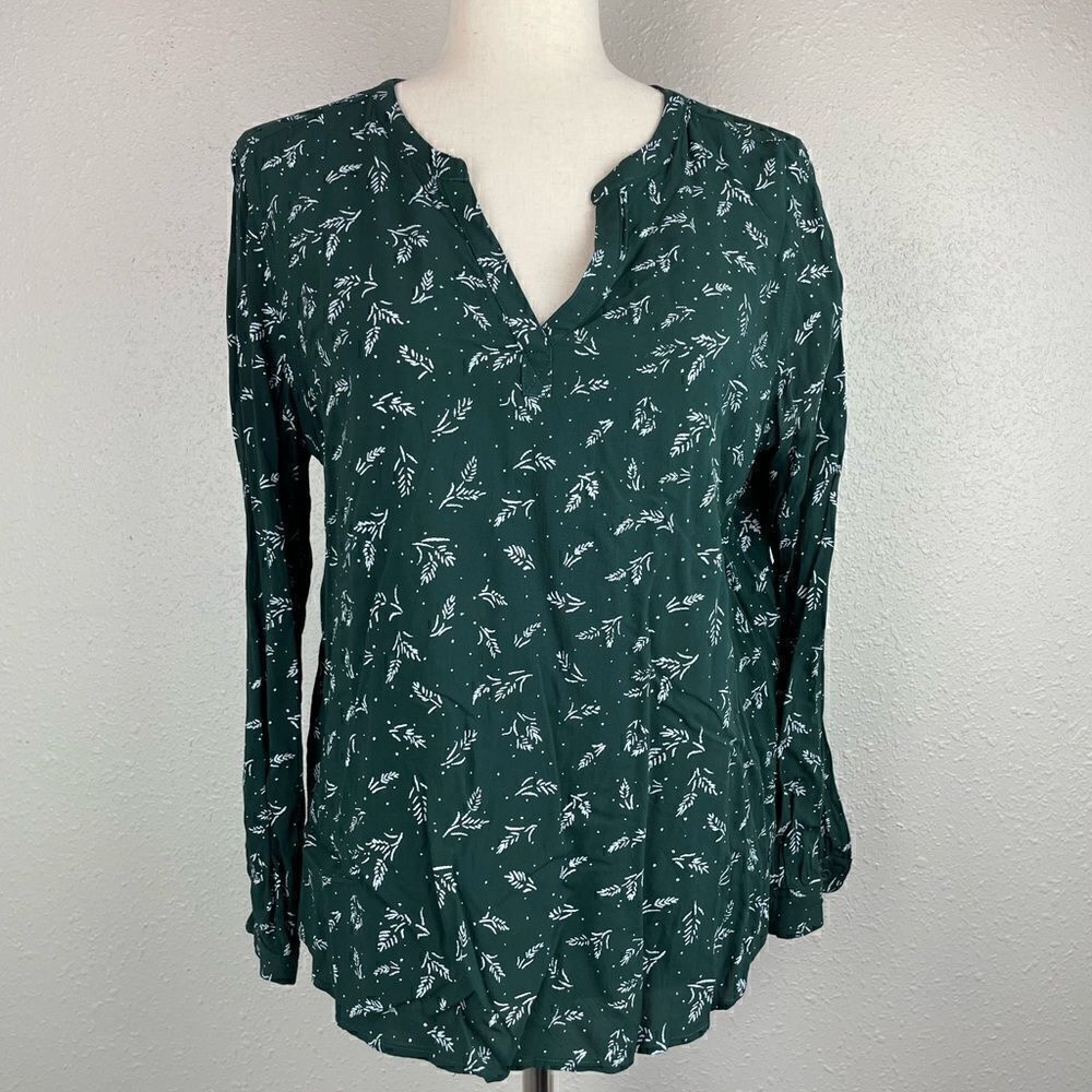 Eddie Bauer Pine Green V-Neck Top Size Petite Large EUC